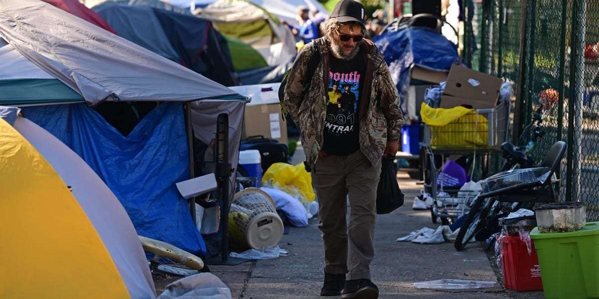 image for Denver experimented with giving people $1,000 a month. It reduced homelessness and increased full-time employment, a study found.