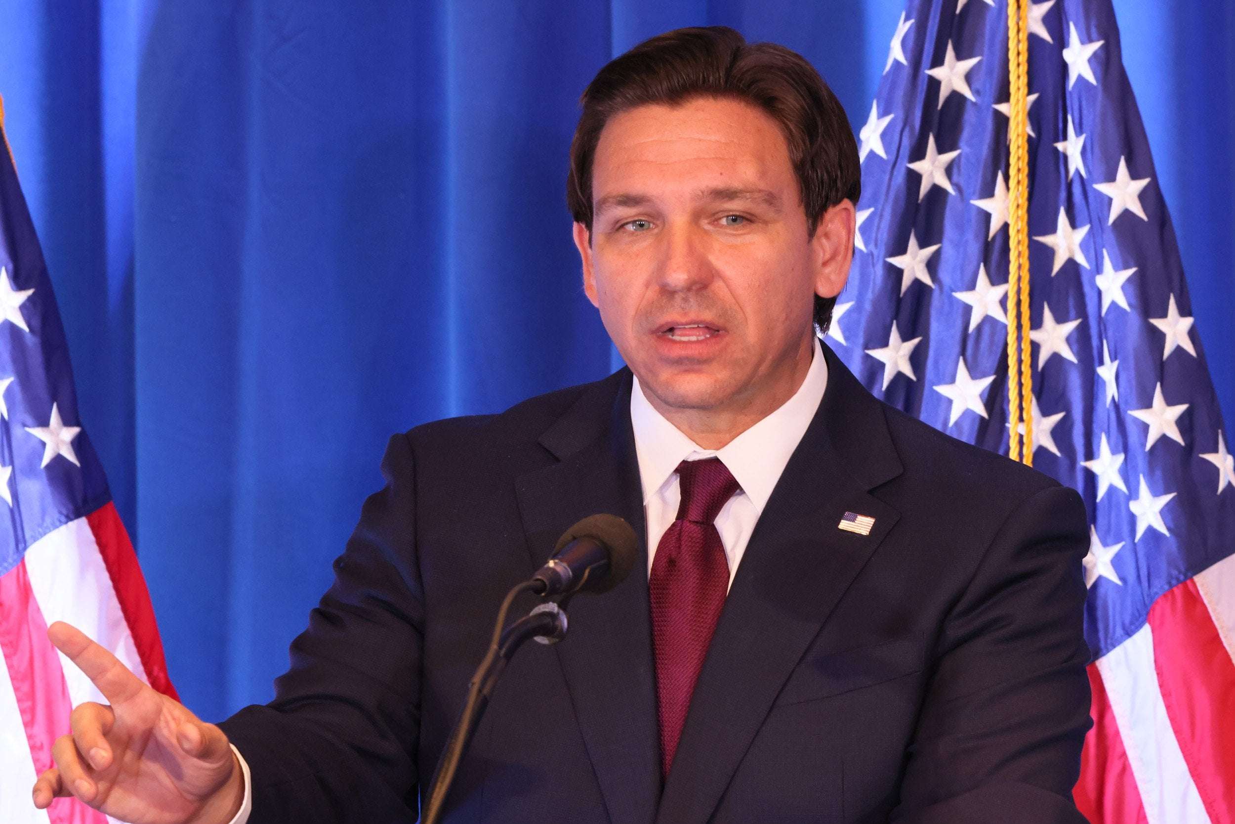 image for Ron DeSantis Spent $1.5M on Private Jets as Cash Dries Up, Filing Reveals