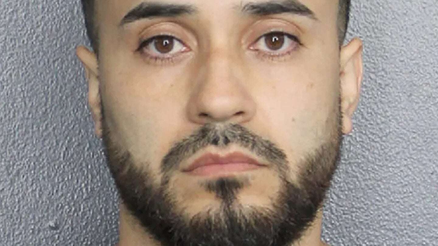 image for Florida GameStop employee charged with killing would-be shoplifter