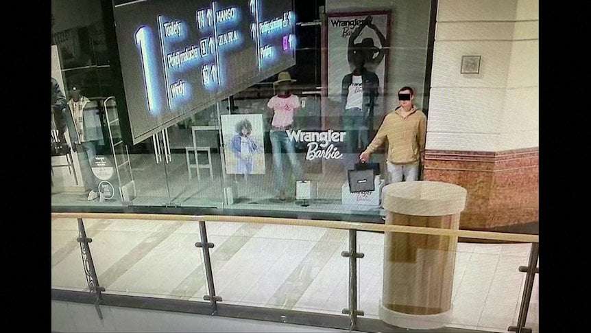 image for Polish police arrest man who pretended to be a mannequin before stealing jewellery