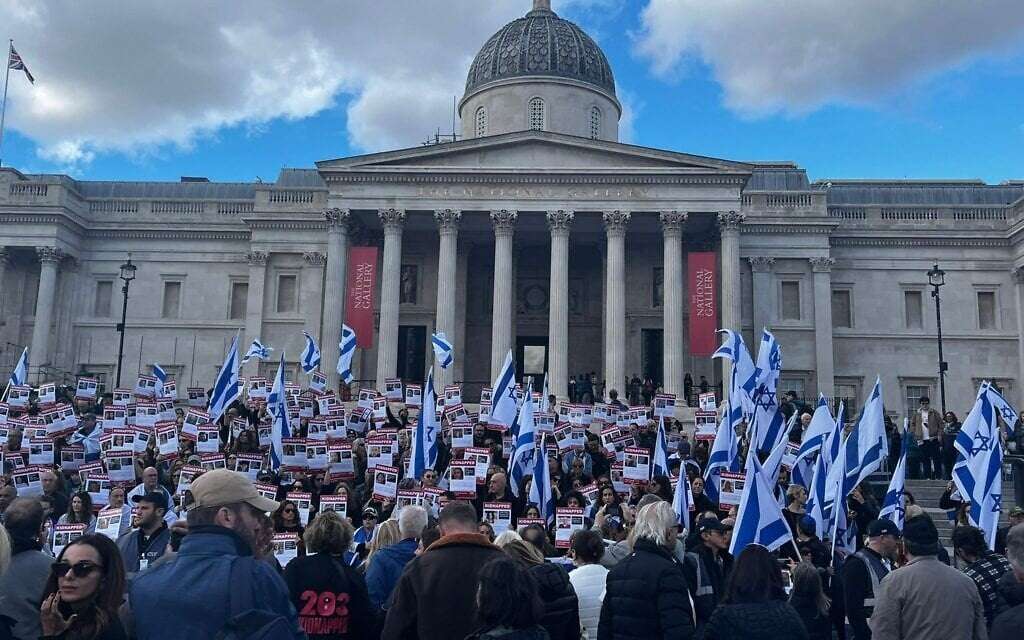image for 10,000 call for hostages to be freed at emotional Trafalgar Square rally