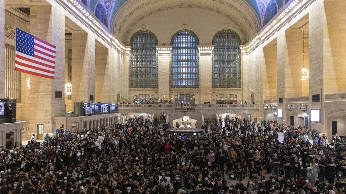 image for NYC protesters demand Israeli cease-fire, at least 200 detained after filling Grand Central station