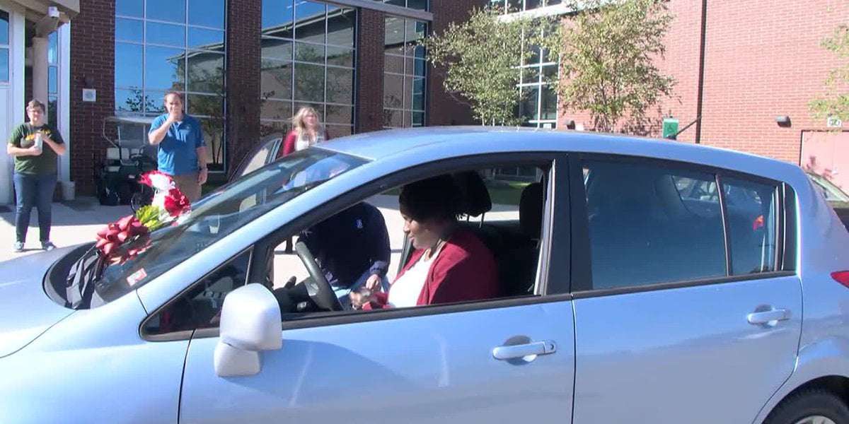 image for Single mother with 6 kids gifted car refurbished by high school automotive tech students