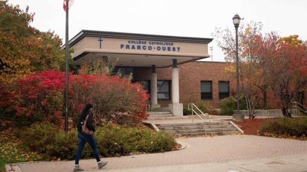 image for Ottawa teacher suspended for 2 days after confining student in locker