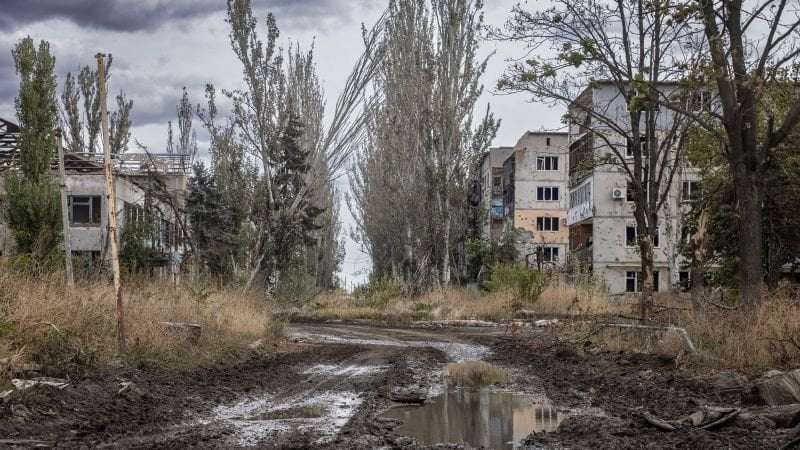 image for Russia parades Ukrainian war prisoners as ‘volunteers’ for its army in apparent violation of international law