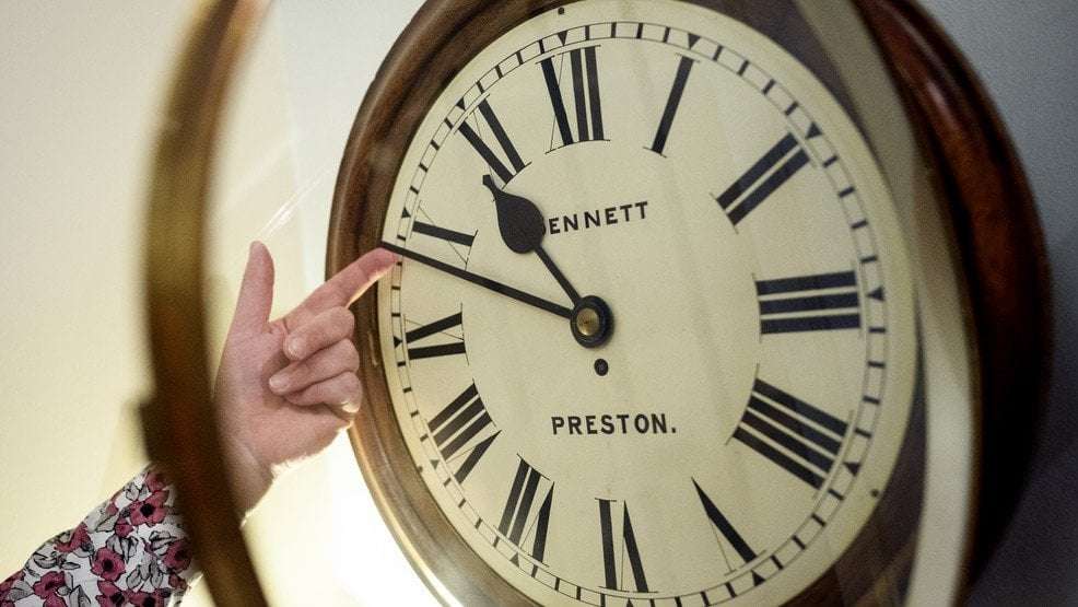 image for Oklahoma senator proposes 'Lock the Clock' bill for permanent daylight saving time