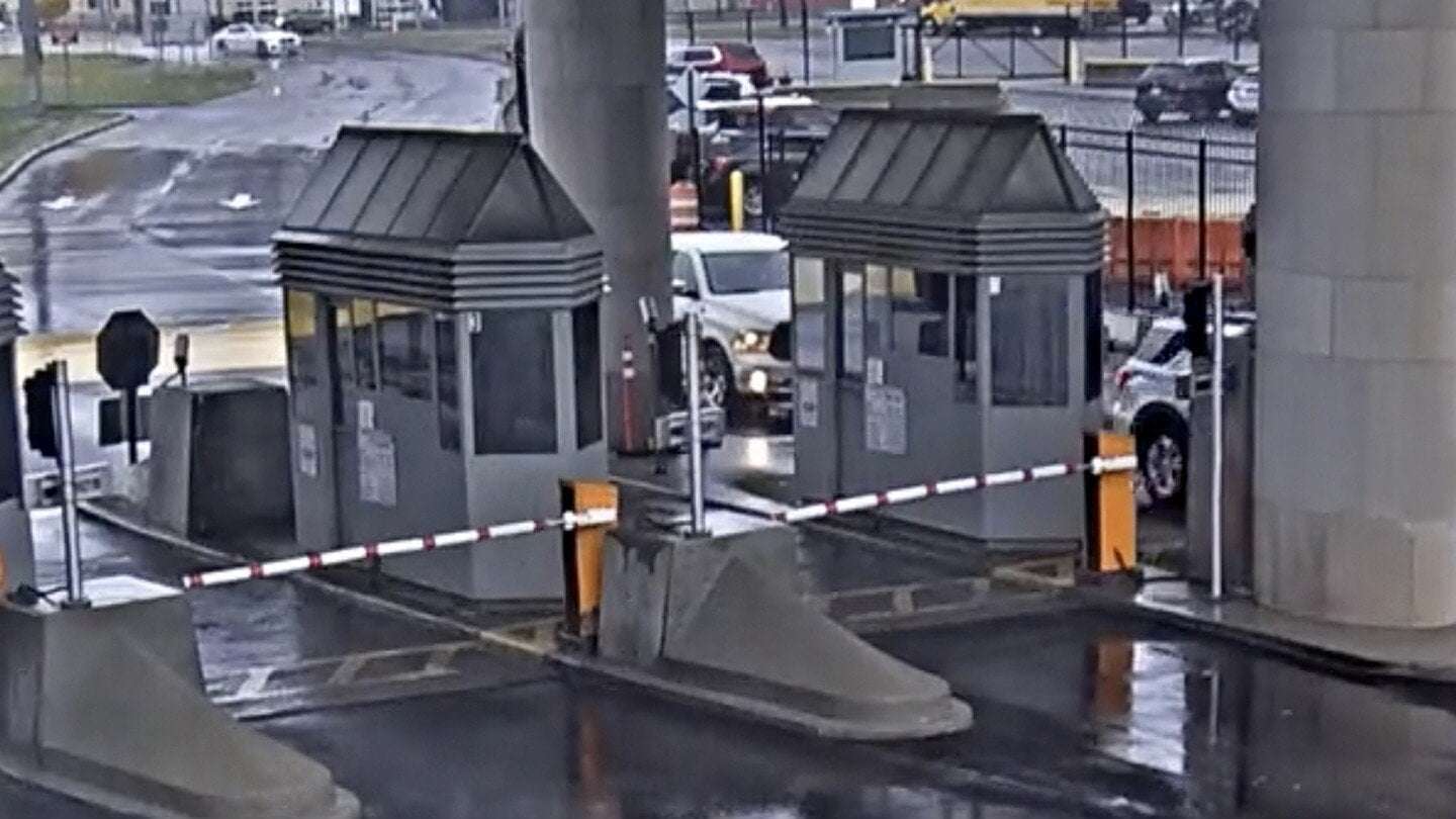 image for FBI ends investigation of car wreck at Niagara Falls bridge, no indication of terrorism