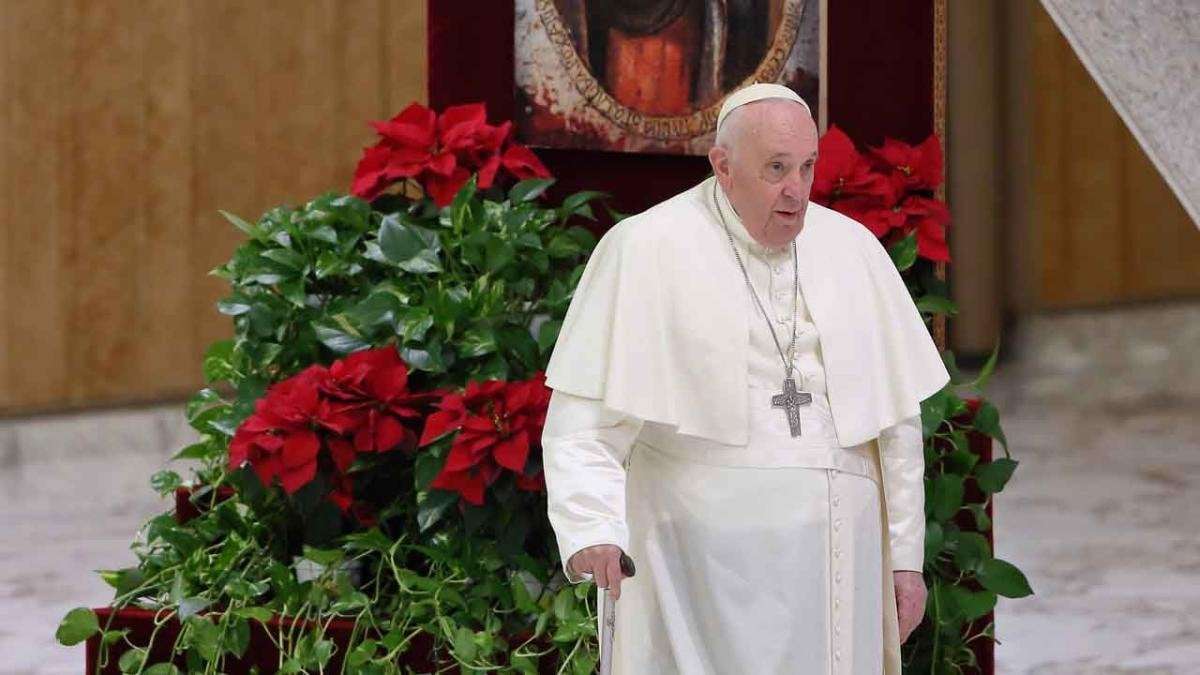 image for Pope Francis dines with transgender women for Vatican luncheon