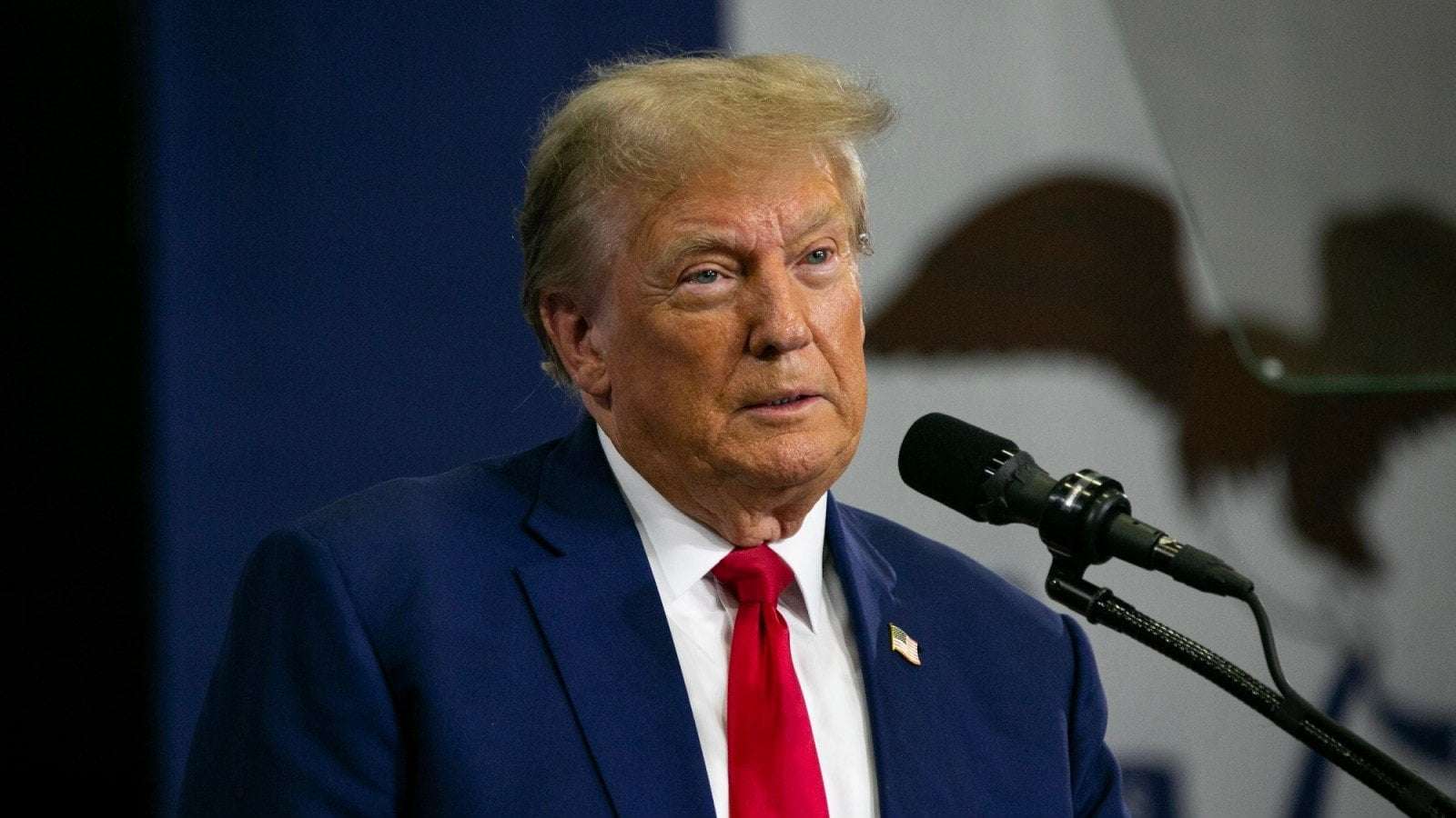 image for Trump’s Pardoning of a Loan Shark Derailed a Federal Investigation: Report