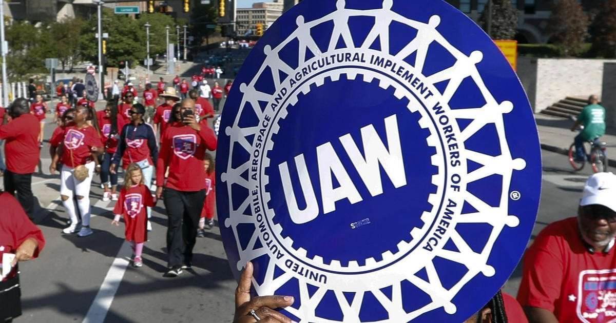 image for United Auto Workers union calls for "immediate, permanent cease-fire" in Israel-Hamas war, becoming largest labor union to do so