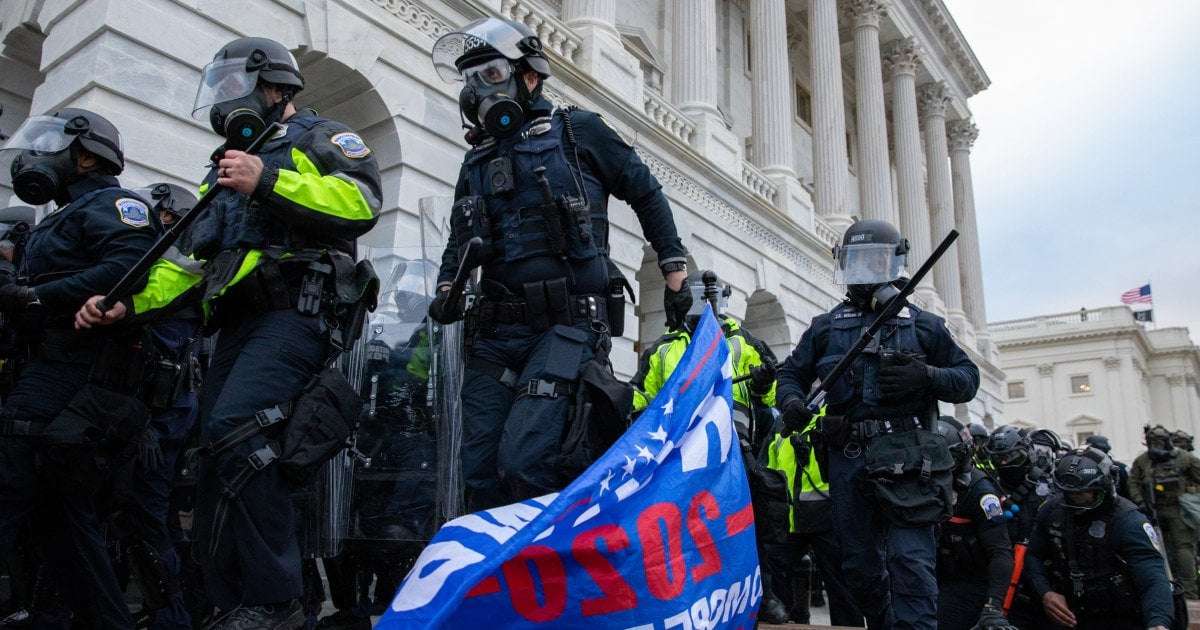 image for Trump amplifies call for prosecuting Jan. 6 police officers