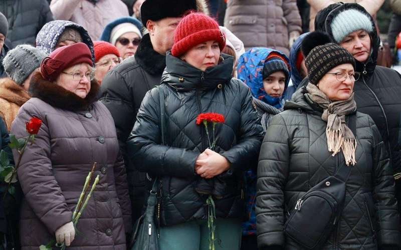 image for Putin betrayed us, say wives and mothers of Russian soldiers