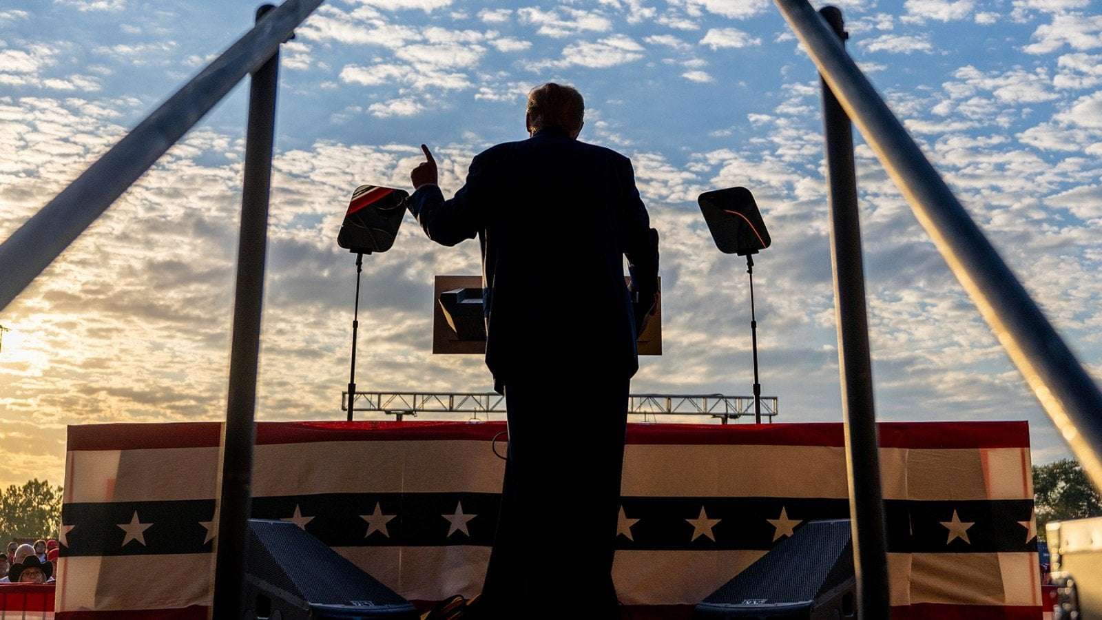 image for ‘Dictator’ Trump Plans to Deploy Massive Number of Troops on U.S. Soil