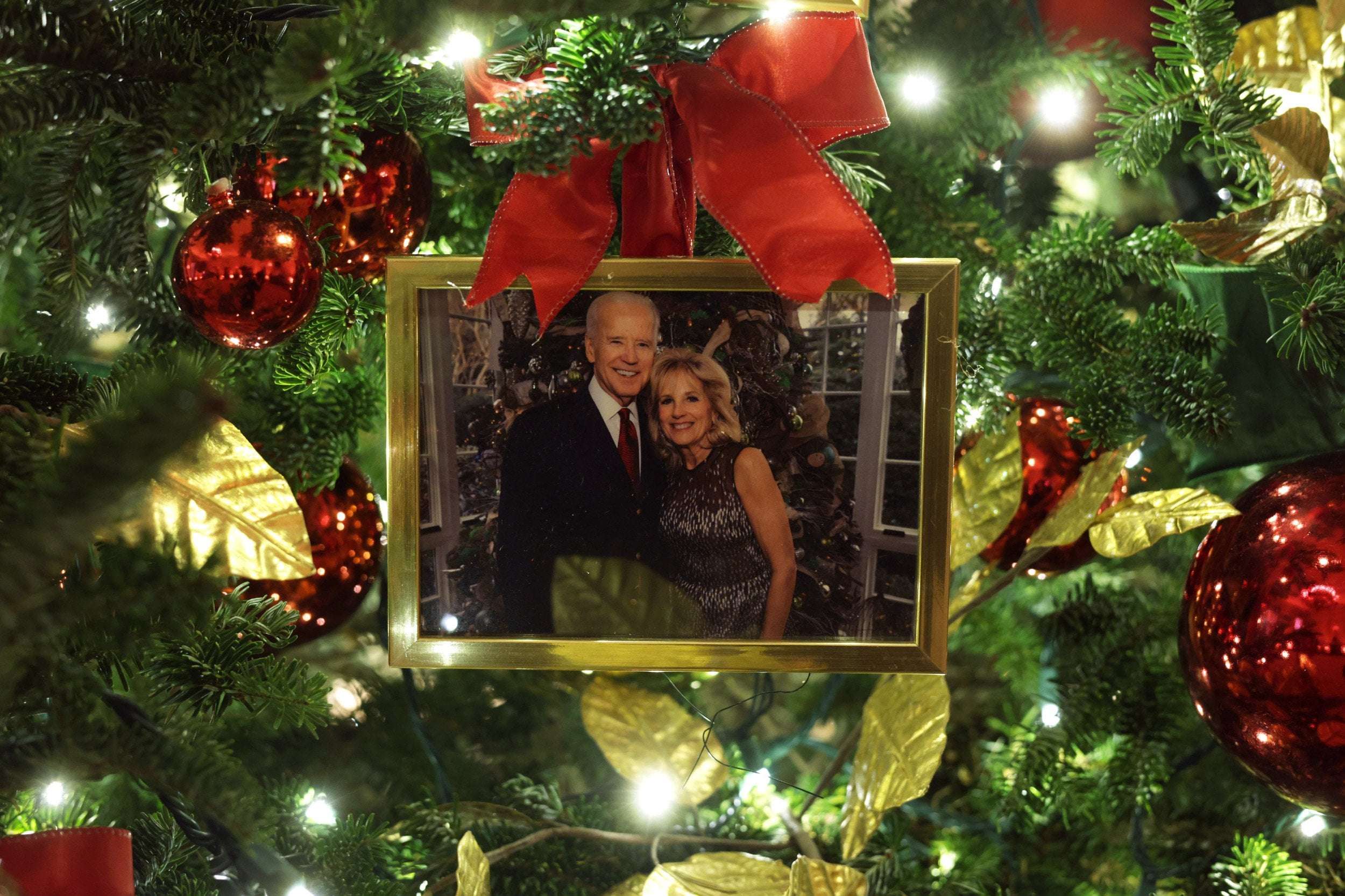 image for GOP Hopeful Blasted for Post Showing Tree Ornaments of Democrats in Nooses
