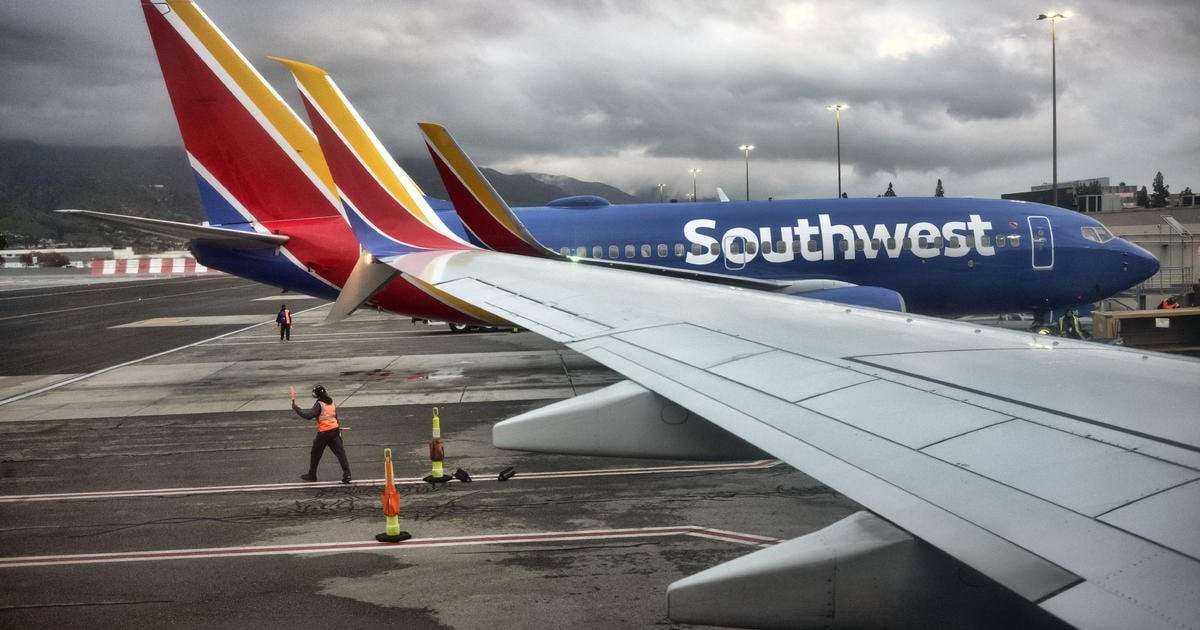 image for Southwest Airlines cancels hundreds of flights, disrupting some holiday travelers