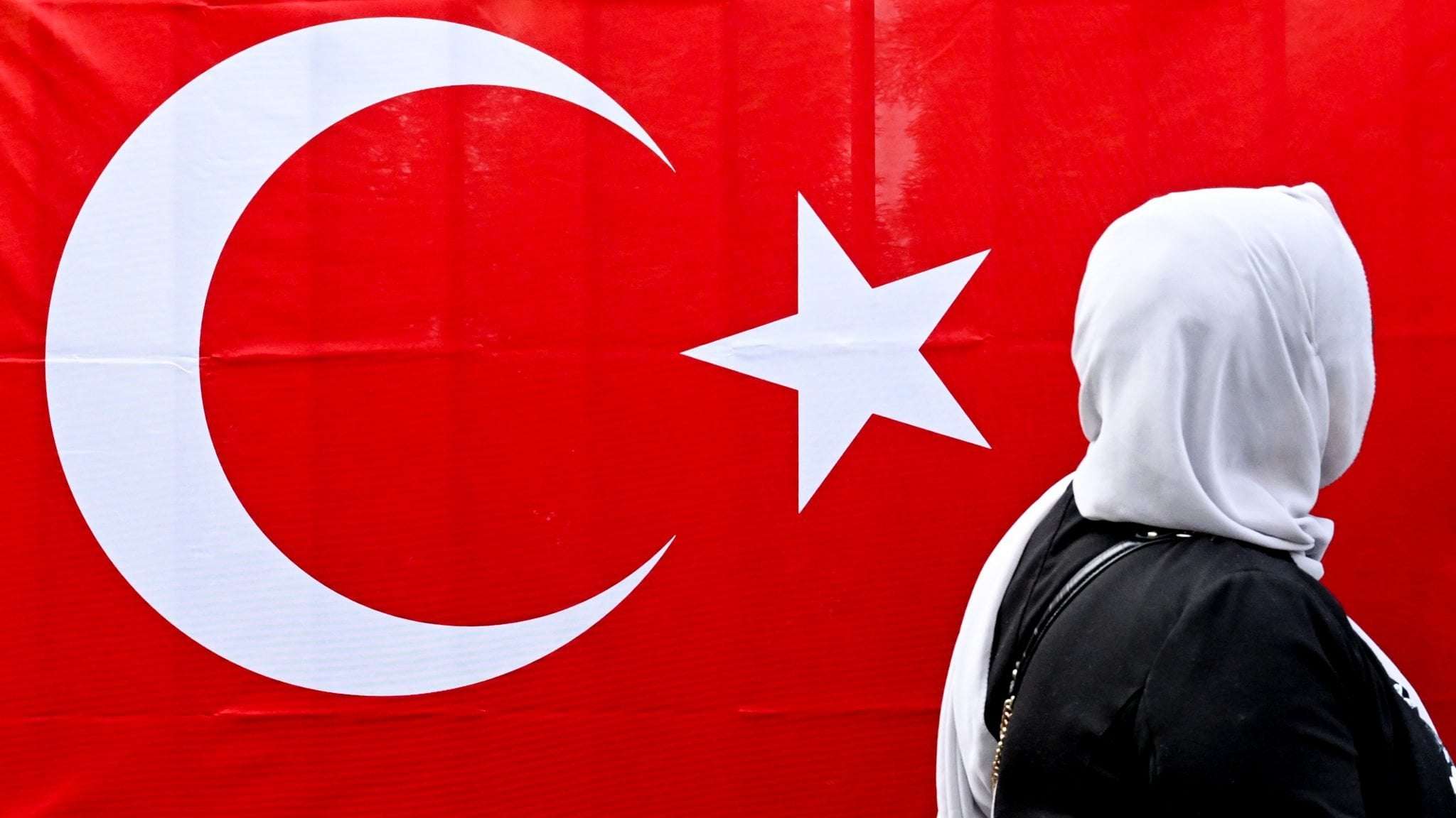 image for Turkish Court Orders Kurdish Activist to Share Turkish Flag on Social Media