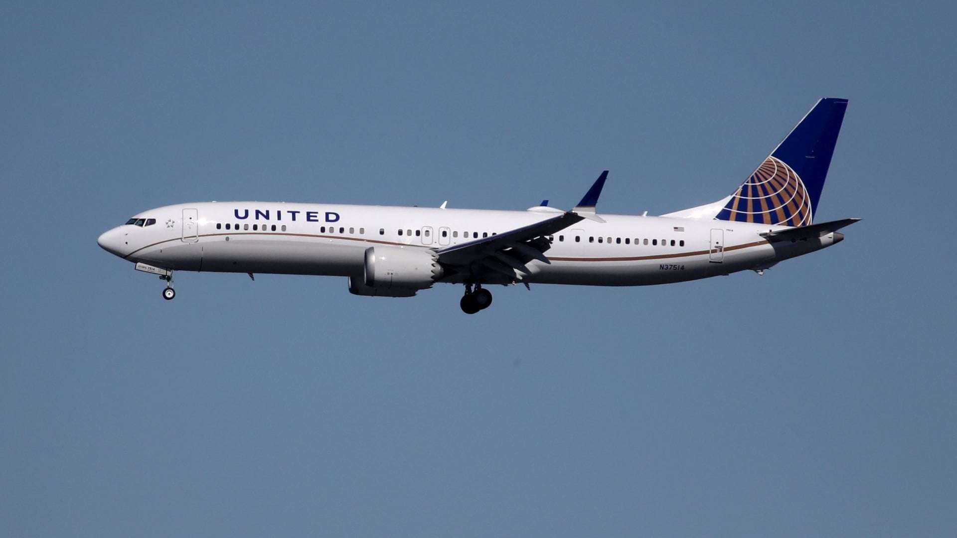 image for FAA grounds more than 170 Boeing 737 Max 9s after section of Alaska Airlines plane blows out