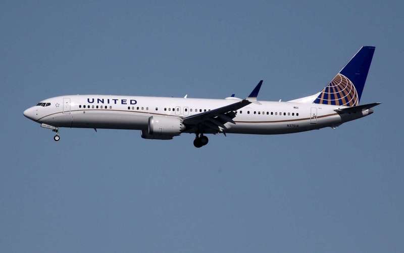 image for FAA grounds more than 170 Boeing 737 Max 9s after section of Alaska Airlines plane blows out