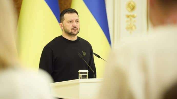 image for Zelenskyy invites Trump to Ukraine again, calls his "peace plan" dangerous