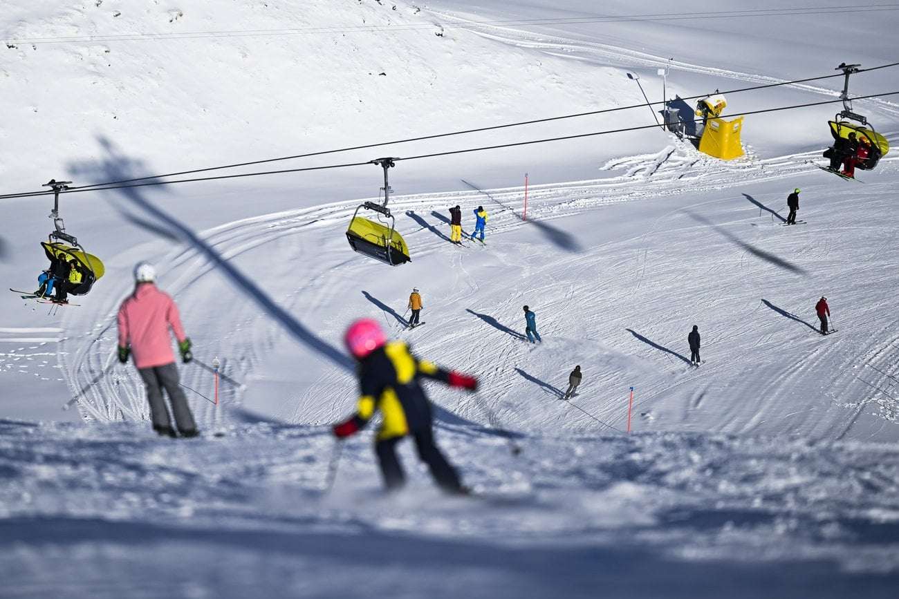 image for Swiss police probe hotel ski rental ban for Jewish guests