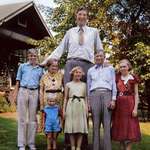 image for Robert Wadlow, the tallest man in recorded history, with his family-1935