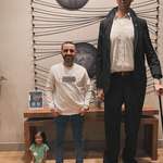 image for The world's tallest man Sultan Kösen and the shortest woman Jyoti Amge met in Los Angeles.