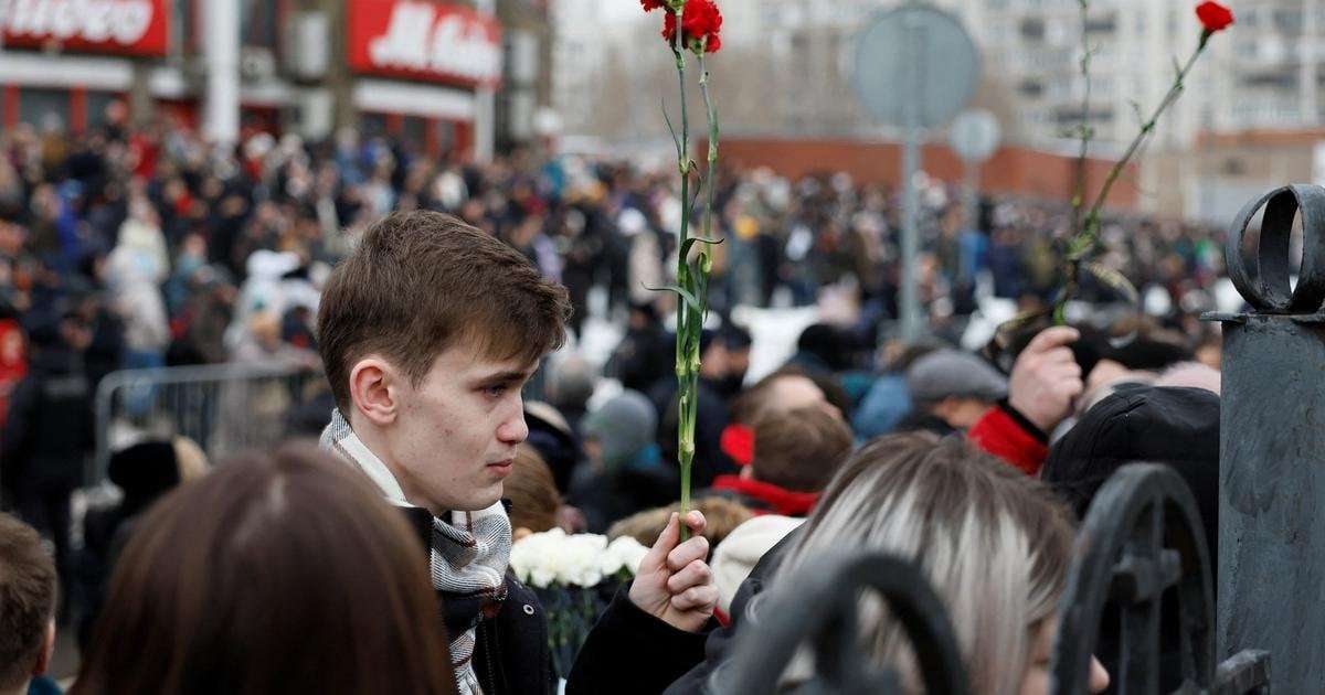 image for Mourners mass for Navalny's funeral under threat of police crackdown