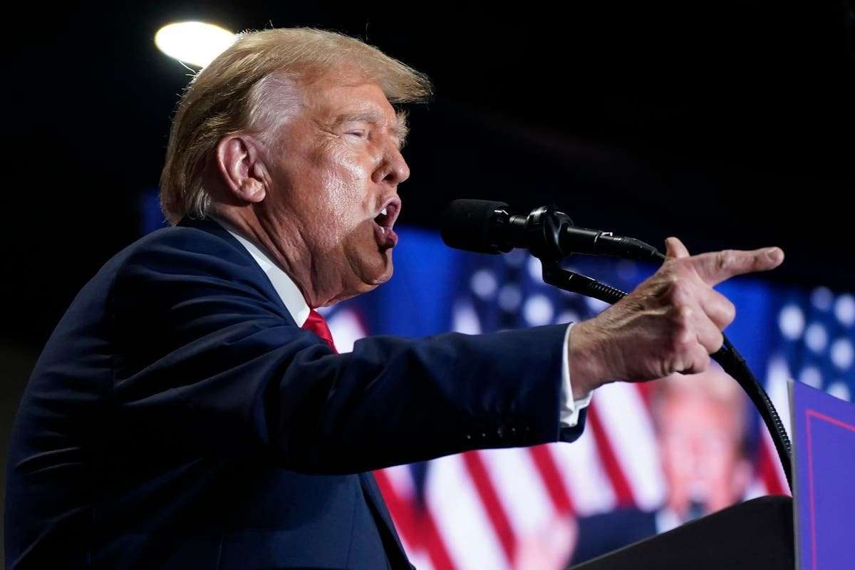 image for Trump crowd goes silent as he confuses Biden and Obama again