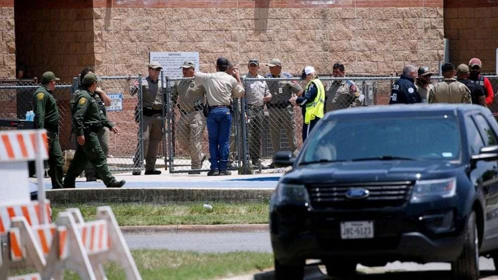 image for Uvalde parents outraged after independent report finds police officers didn't violate policy