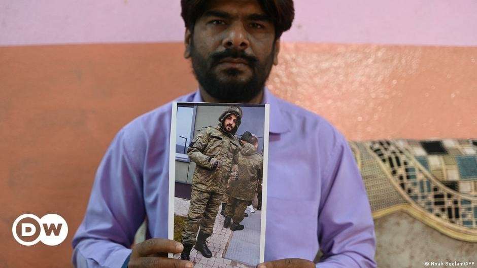 image for India raids network sending citizens to fight for Russia – DW – 03