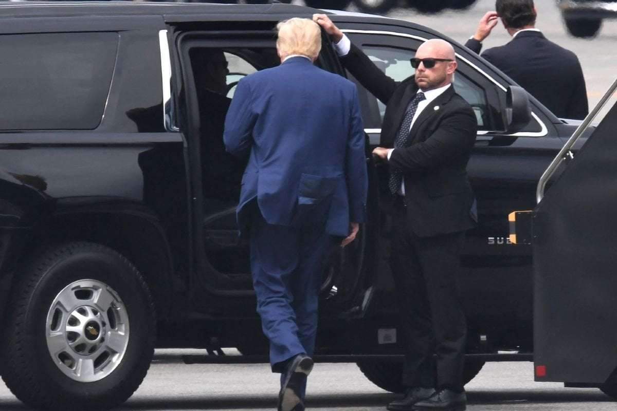 image for Forensic psychiatrist on physical signs of Trump's mental decline: "Changes in movement and gait"