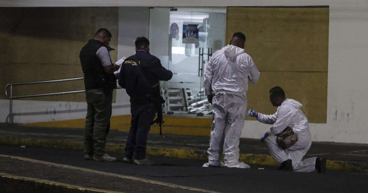 image for Mayor shot dead while at restaurant with his 14-year-old son in Mexico