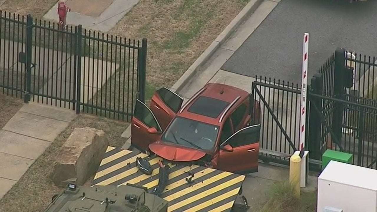 image for FBI Atlanta gate crash: Man tries to breach security by tailing employees