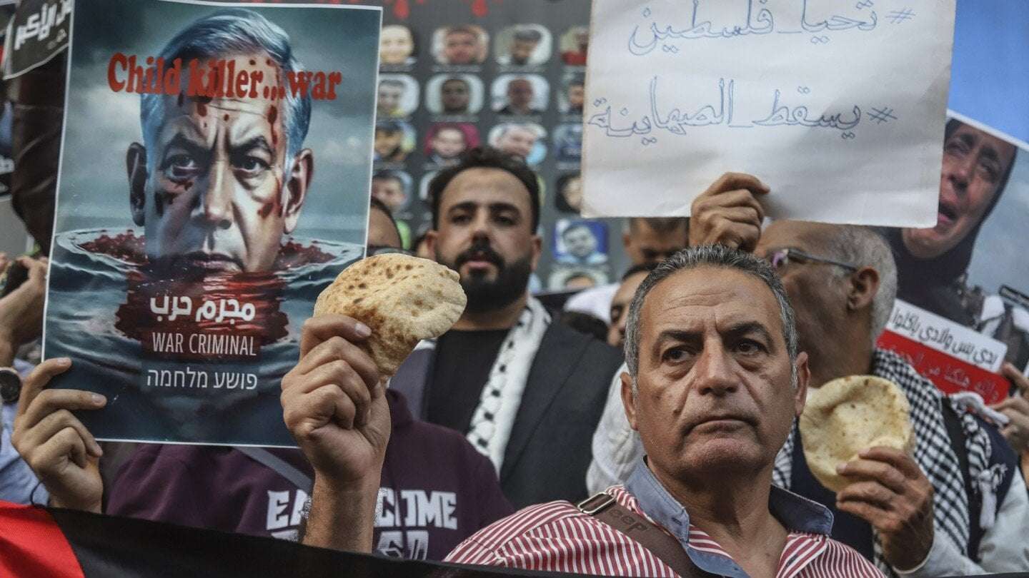 image for Egyptian authorities arrest 10 after a pro-Gaza rally calling for severing ties with Israel