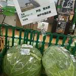 image for This vegetable shop in Japan show a pic of the farmer