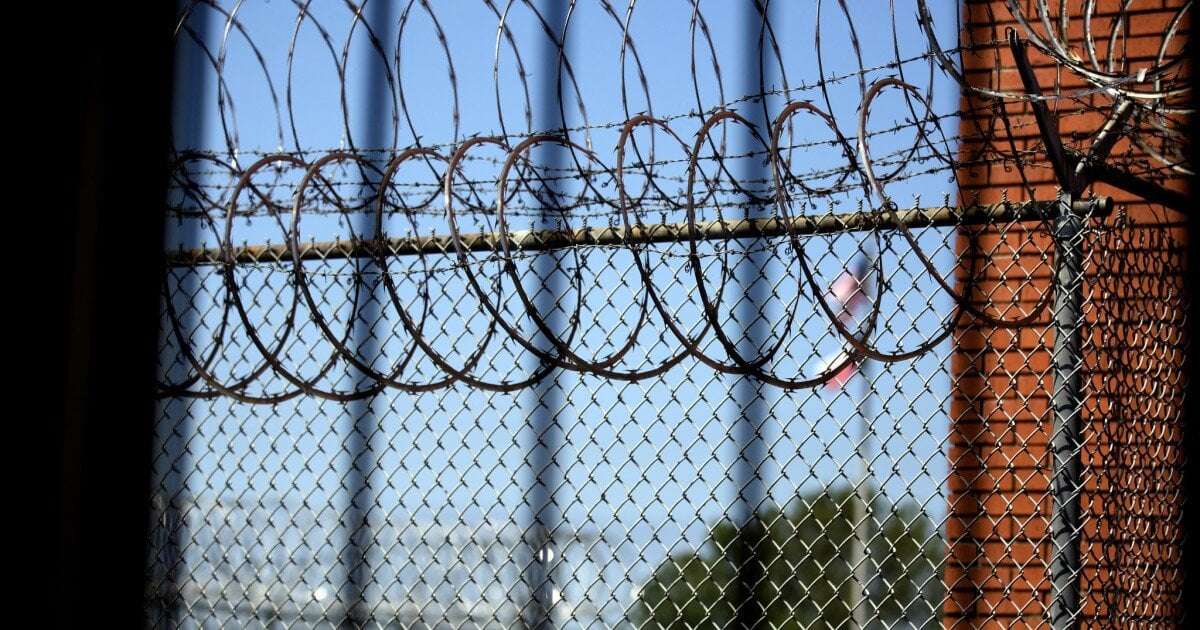 image for Many Texas prisons don't have air conditioning. This lawsuit seeks to change that.