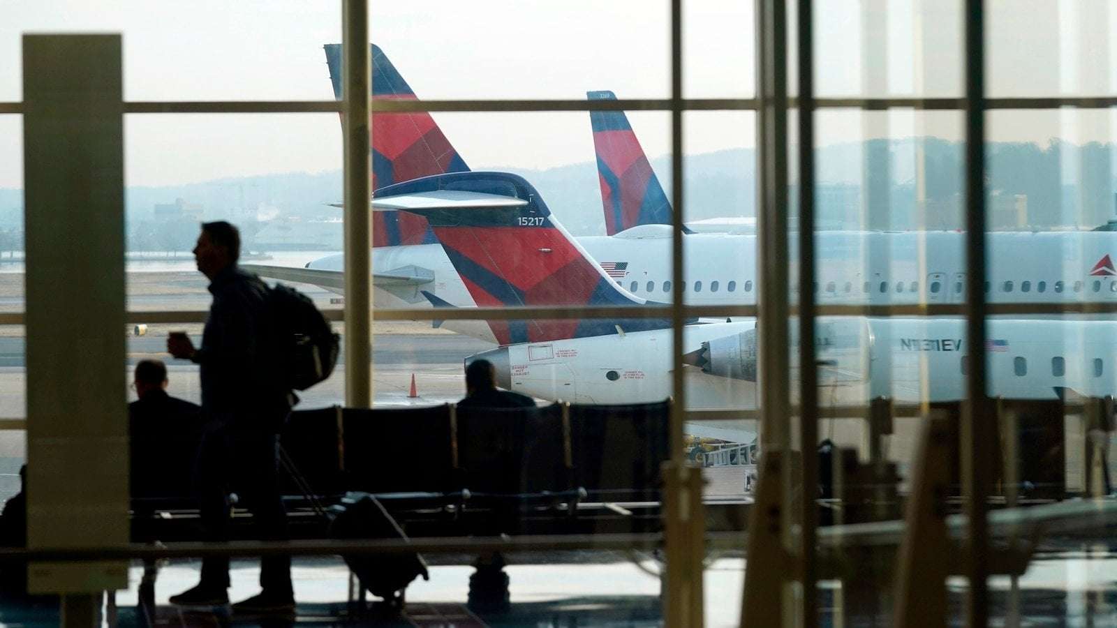image for Airlines required to refund passengers for canceled, delayed flights