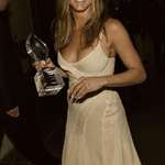 image for Jennifer Aniston gets the people choice award for best female movie star 2007