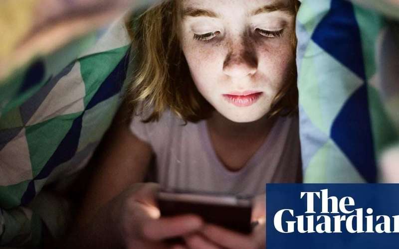 image for Stop children using smartphones until they are 13, says French report