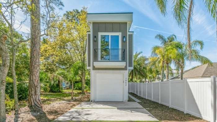 image for This Florida ‘Skinny House’ is only 10 feet wide. But it’s selling for $619,000
