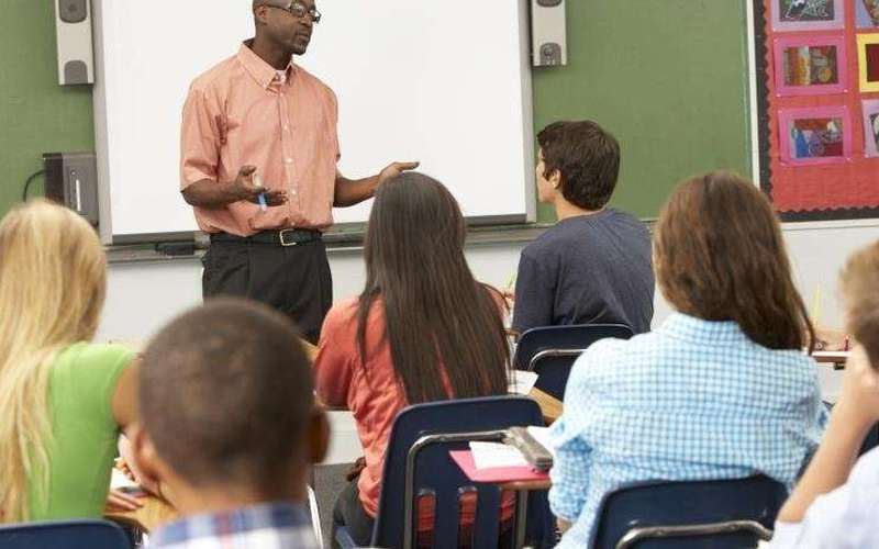 image for Smartphone ban at school resulted in more socialization, fewer distractions: researchers