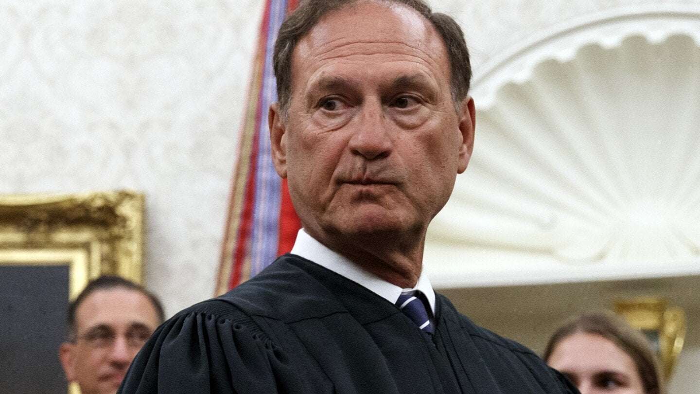 image for Democratic senators request meeting with Chief Justice Roberts over flags flown at Alito’s homes