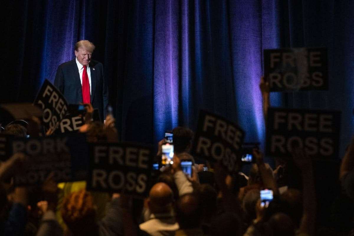image for Boos and cheers as Trump addresses a rowdy, skeptical crowd of Libertarians