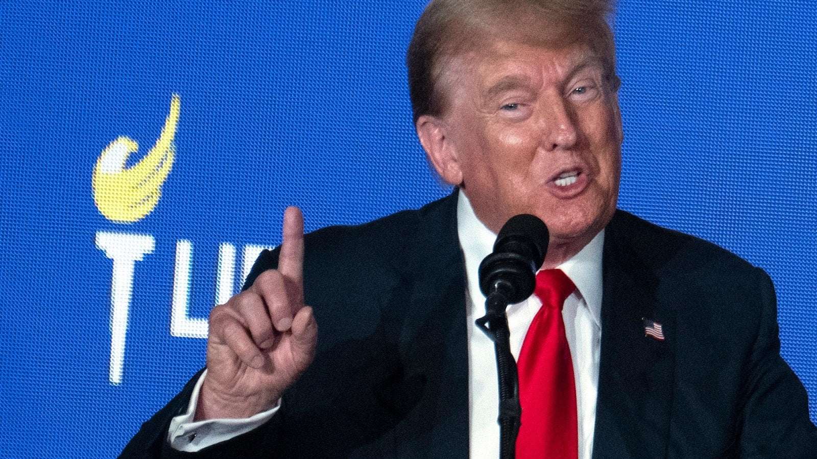 image for ‘Liar!’ ‘Panderer!’ Libertarians Relentlessly Boo and Heckle Trump