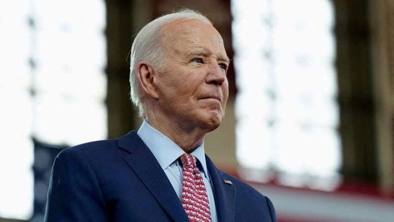 image for Biden pledges to name progressives to the Supreme Court, suggesting he expects vacancies