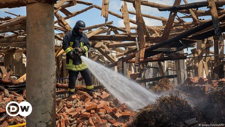 image for Ukraine updates: Kyiv can now hit Russia with German weapons – DW – 05