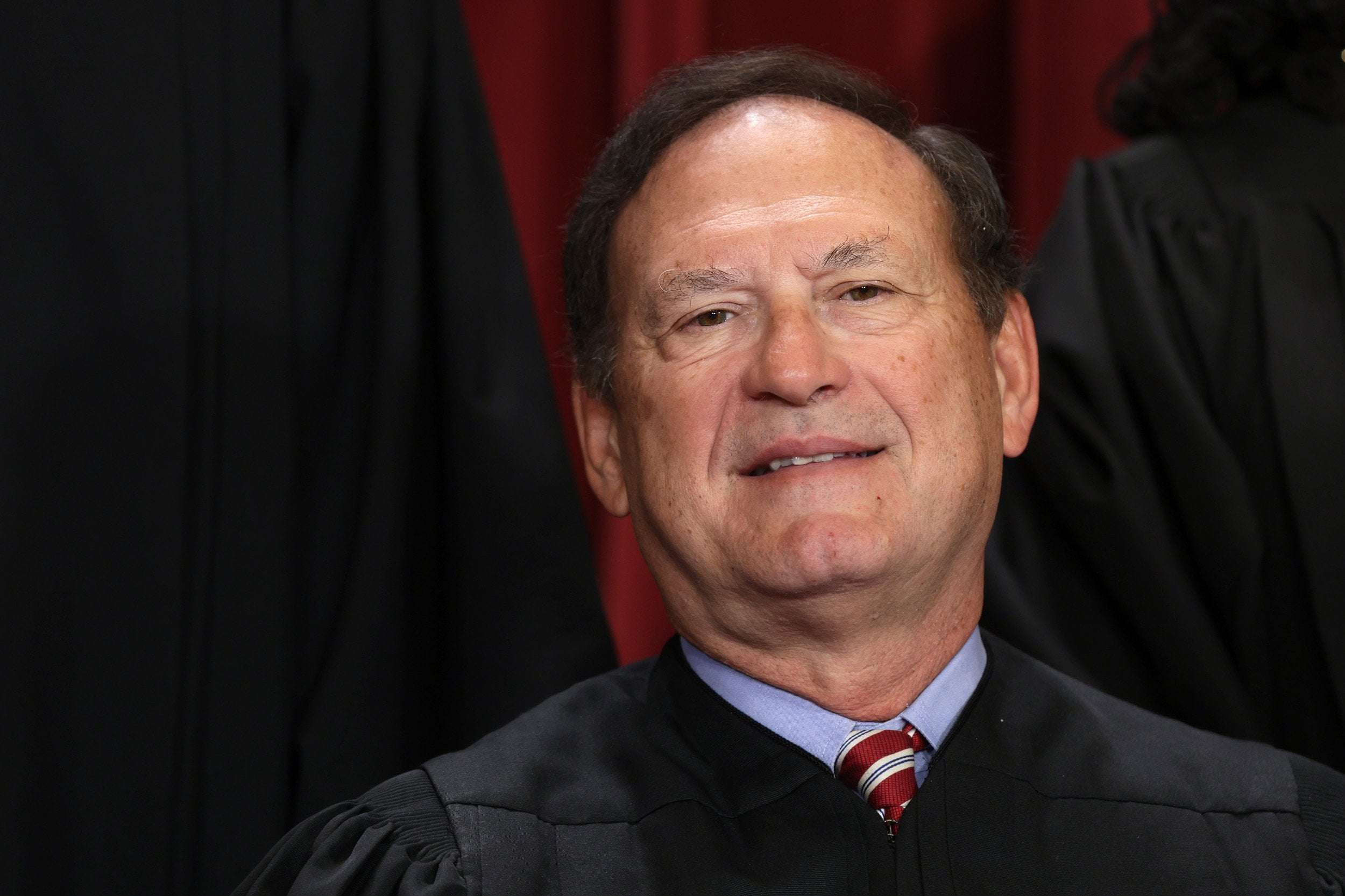 image for Samuel Alito's Neighbor Disputes Flag Story: 'Outright Lying'