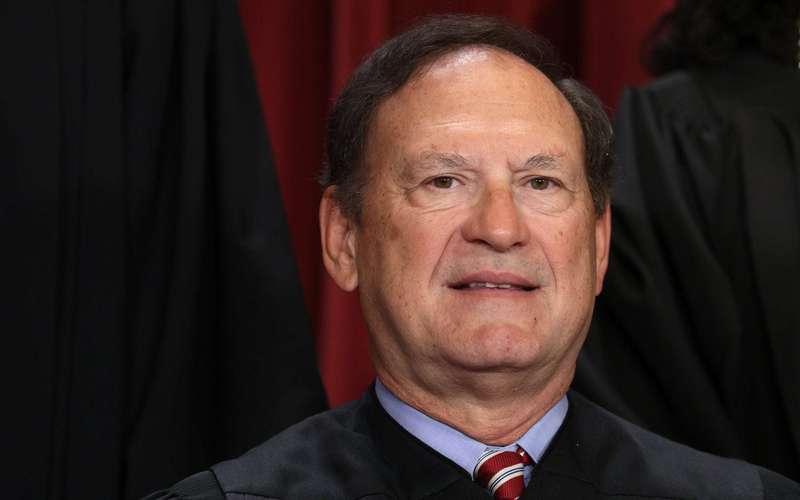 image for Thousands Sign Christian Petition Demanding Samuel Alito Resign: 'Unfit'