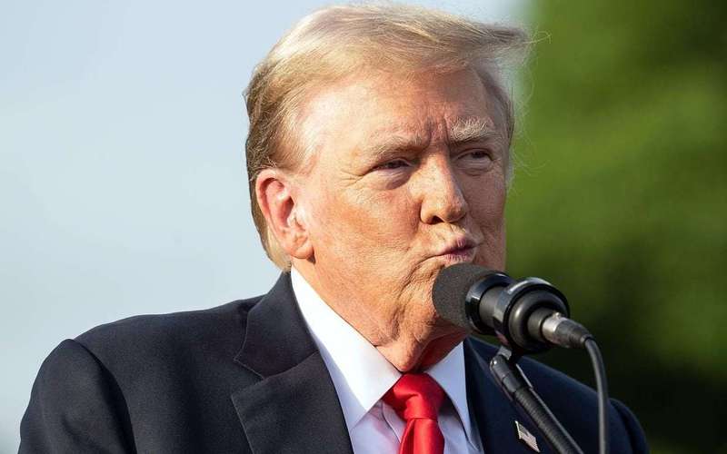 image for Trump threatens to cut off aid to Ukraine 'prior to taking the White House as president-elect'