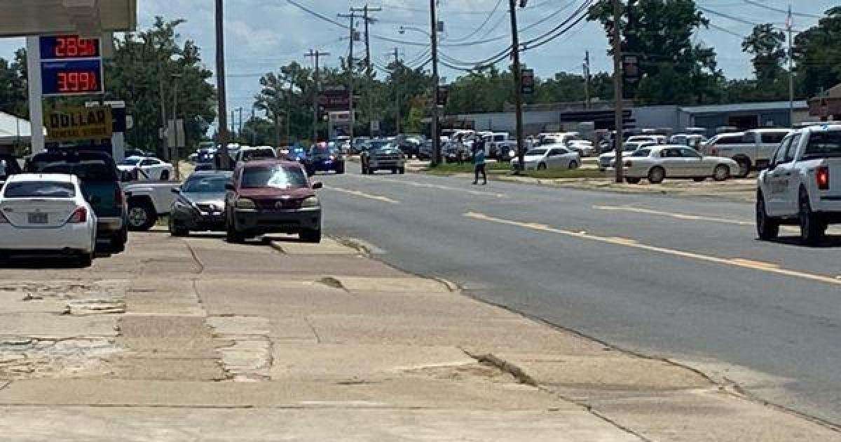 image for 3 killed, 10 wounded in mass shooting outside Arkansas grocery store